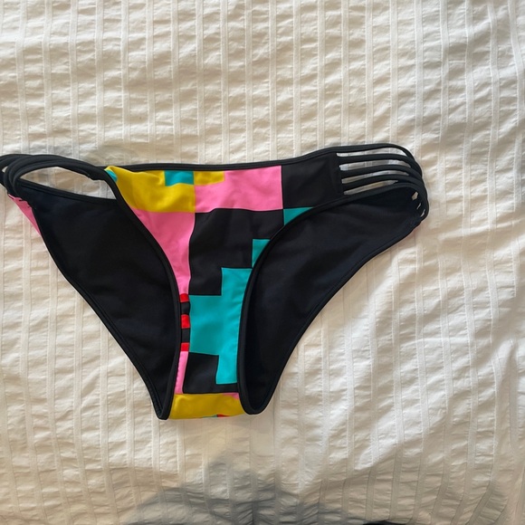 BNC Volcom bikini - Picture 4 of 5